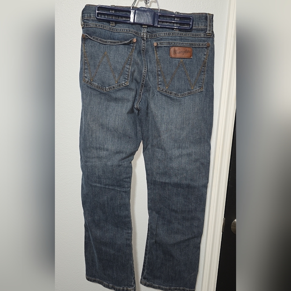 Wrangler Men's Relaxed Fit Blue Jeans